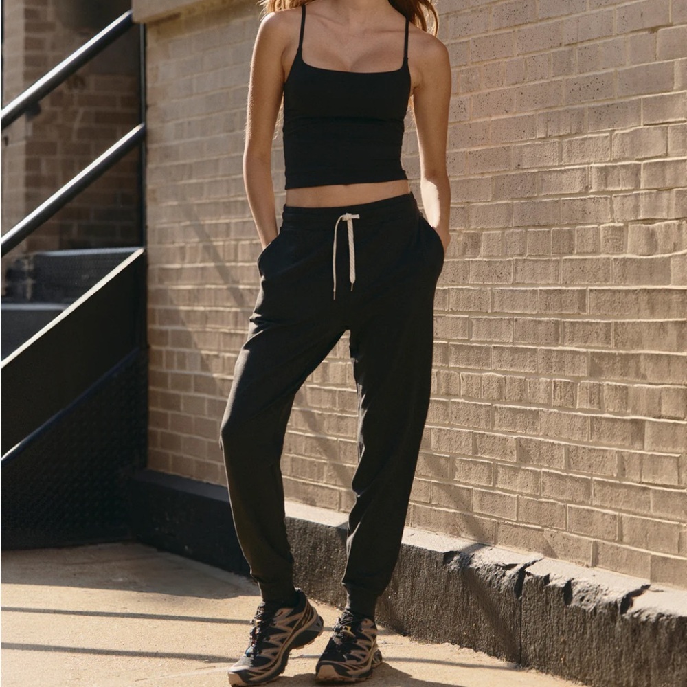 Vuori Heather Black Joggers